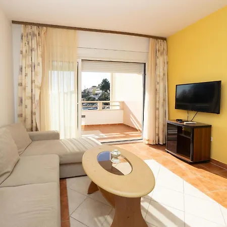 Awesome In Okrug Gornji Apartman Trogir