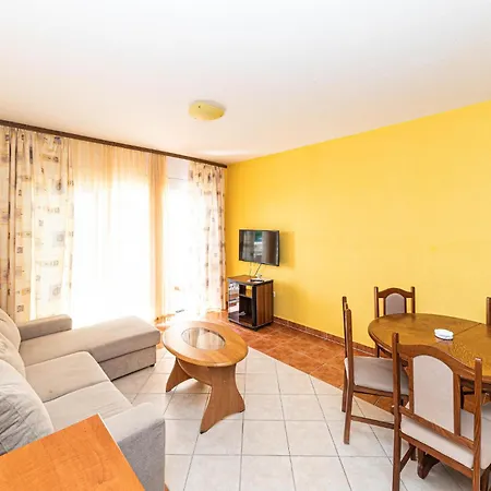 Apartamento Awesome In Okrug Gornji Trogir